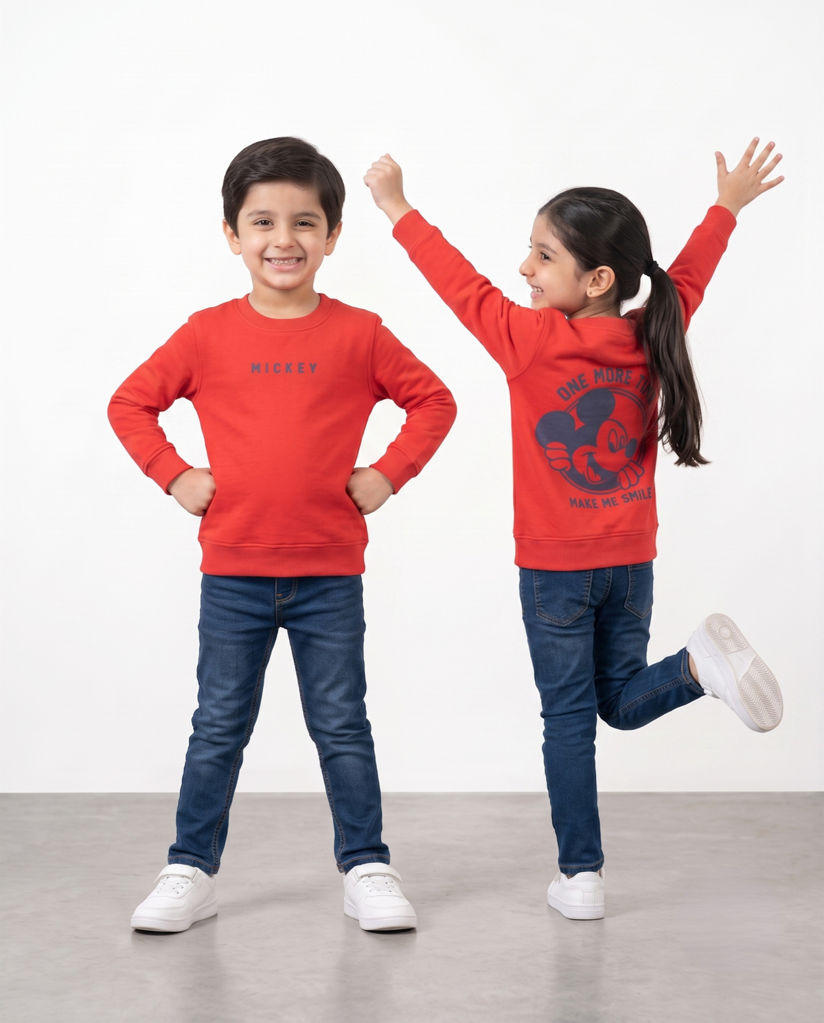 Girls Red Vintage Mickey Mouse Graphic Crewneck Sweatshirt
